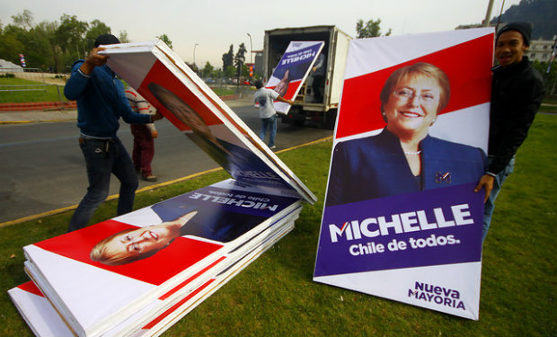 UDI activa ofensiva contra Bachelet por facturas en campaña presidencial