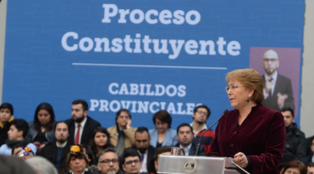 Cada vez menos deciden por más Cada vez menos deciden por más