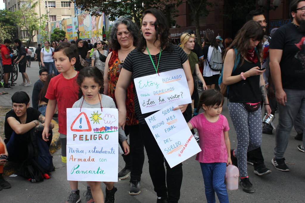 PROTESTAS, MANIFESTACIONES Y ADOLESCENTES