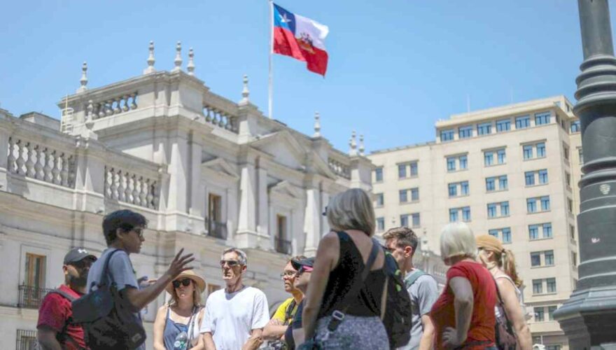 “DELINCUENCIA Y DISTURBIOS CIVILES”: GOBIERNO DE EE.UU. PIDE “TENER MAYOR PRECAUCIÓN” A TURISTAS QUE VIAJEN A CHILE