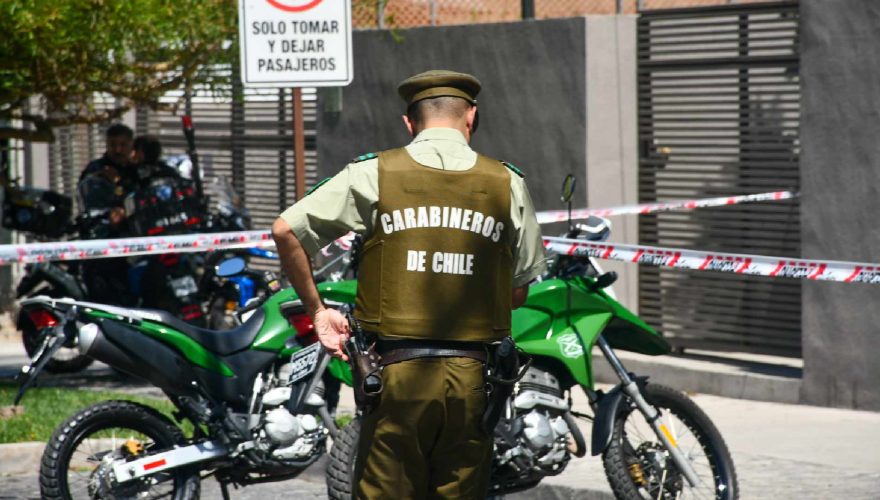 ENCUESTA BLACK&WHITE: INSEGURIDAD Y DELINCUENCIA SE MANTIENEN COMO EL PRINCIPAL PROBLEMA DE CHILE