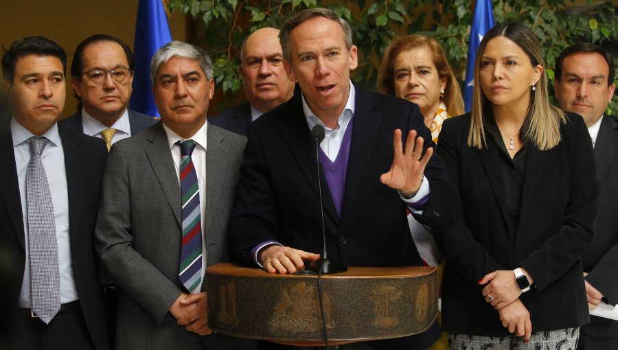 DIPUTADOS UDI EXIGEN A BORIC DISCULPARSE CON FAMILIARES DE MILITAR (R) POR POLÉMICA FRASE EN VELORIO DE GUILLERMO TEILLIER DIPUTADOS UDI EXIGEN A BORIC DISCULPARSE CON FAMILIARES DE MILITAR (R) POR POLÉMICA FRASE EN VELORIO DE GUILLERMO TEILLIER