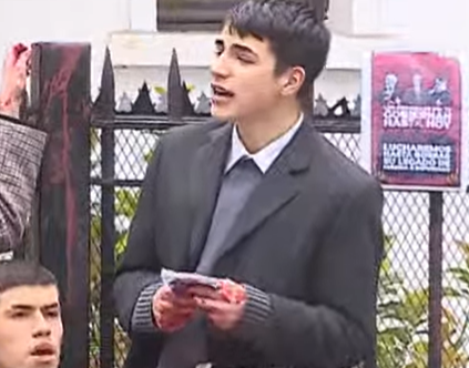 ¡INCREÍBLE!… VICTOR CHANFREAU, QUE YA ESTÁ EN EDAD CASI DE SER ABUELO, SE DISFRAZÓ DE ESTUDIANTE PARA PROTESTAR CONTRA LA UDI ¡INCREÍBLE!… VICTOR CHANFREAU, QUE YA ESTÁ EN EDAD CASI DE SER ABUELO, SE DISFRAZÓ DE ESTUDIANTE PARA PROTESTAR CONTRA LA UDI