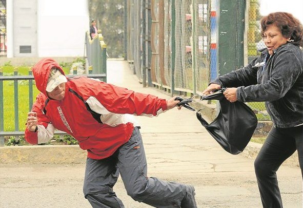MÁS DEL 70% DE LOS CHILENOS CREE QUE DELINCUENCIA AUMENTARÁ EN LOS PRÓXIMOS MESES
