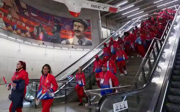 ¡¿HACIENDO TURISMO?! ¡¿HACIENDO TURISMO?!