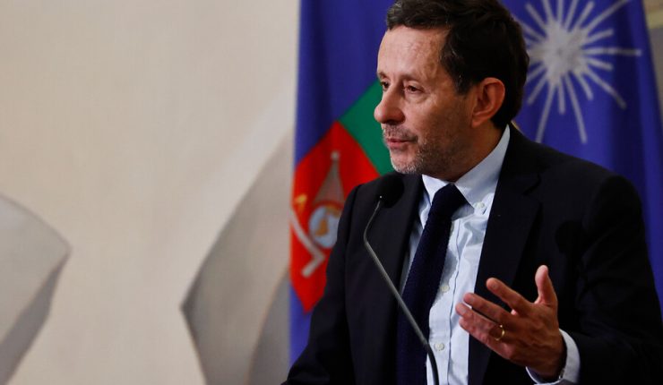 “LO TUVIERON TODO Y LO PERDIERON TODO”: EL DURO DISCURSO DE JOSÉ DE GREGORIO SOBRE BORIC Y SU ENTORNO DEL FRENTE AMPLIO “LO TUVIERON TODO Y LO PERDIERON TODO”: EL DURO DISCURSO DE JOSÉ DE GREGORIO SOBRE BORIC Y SU ENTORNO DEL FRENTE AMPLIO