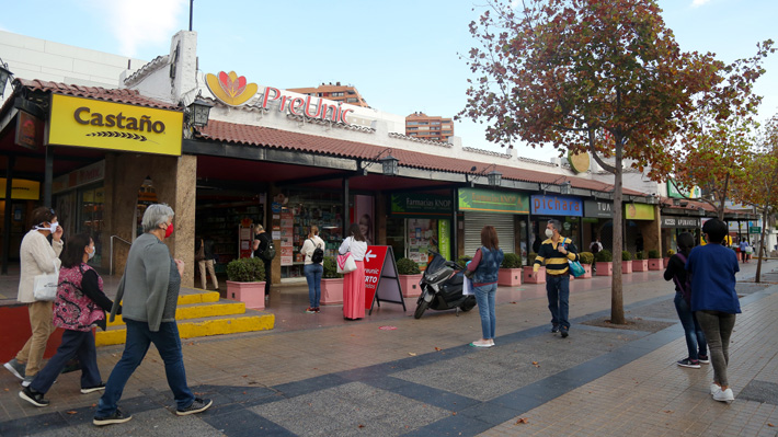 VENTAS MINORISTAS PRESENCIALES EN LA RM VUELVEN A CAER EN AGOSTO: VAN 14 MESES DE RESULTADOS NEGATIVOS VENTAS MINORISTAS PRESENCIALES EN LA RM VUELVEN A CAER EN AGOSTO: VAN 14 MESES DE RESULTADOS NEGATIVOS
