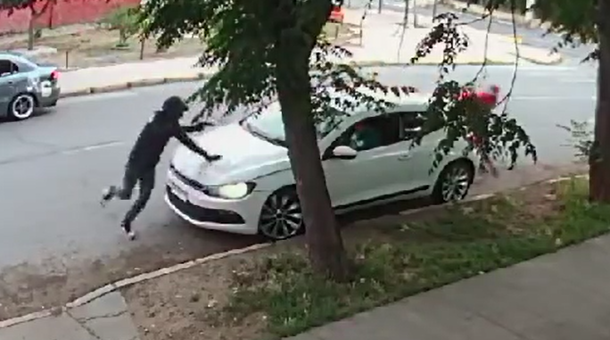 CARABINERO REPELE ENCERRONA Y MATA A DELINCUENTE EN MACUL CARABINERO REPELE ENCERRONA Y MATA A DELINCUENTE EN MACUL